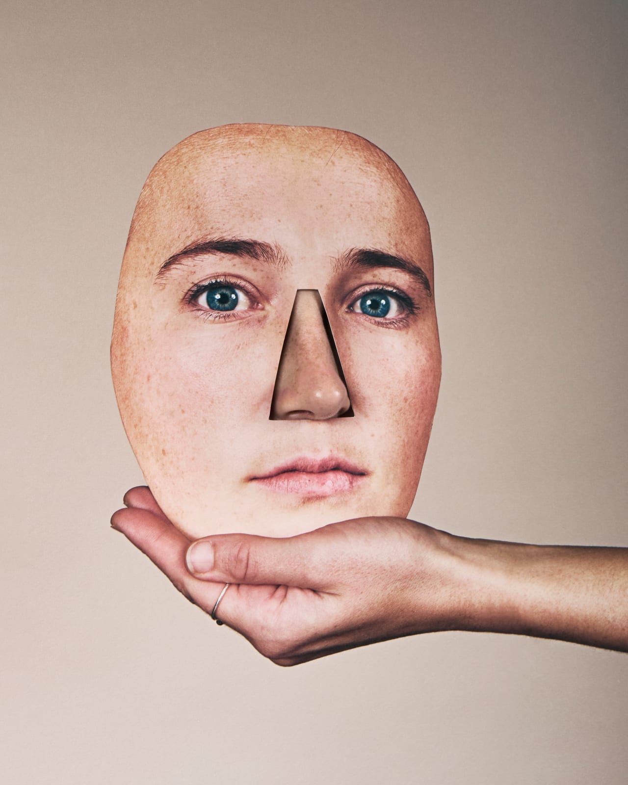Alma Haser, To be a nose length ahead (Jemandem um eine Nasenlänge voraus sein), 2025