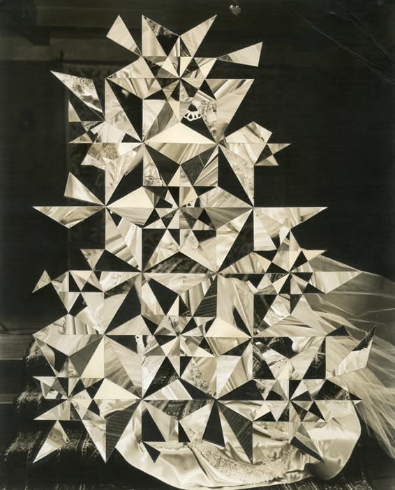 Julie Cockburn, Merry Widow 4, 2017