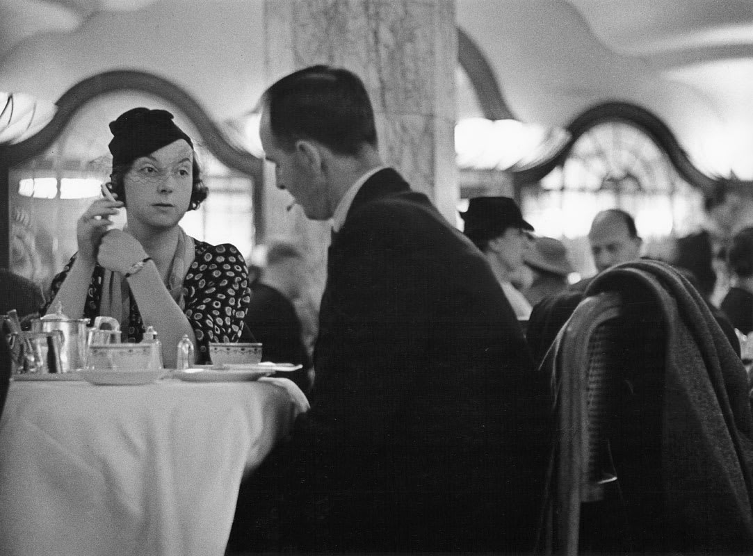 Wolfgang Suschitzky, Lyons Corner House, Tottenham Court Road, London, 1941