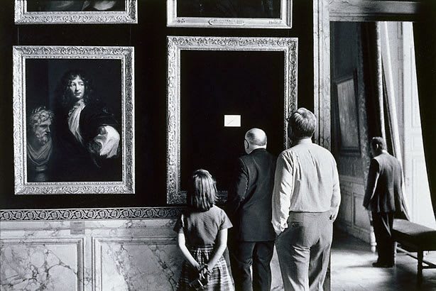 Elliott Erwitt, France, Versailles (Out for repair), 1975