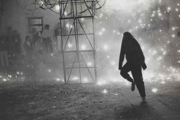 Manuel Alvarez Bravo, Castillo en el barrio de Nino, 1980s