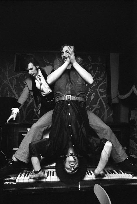 Chris Steele-Perkins, Freddie 'Fingers' Lee, England, 1976