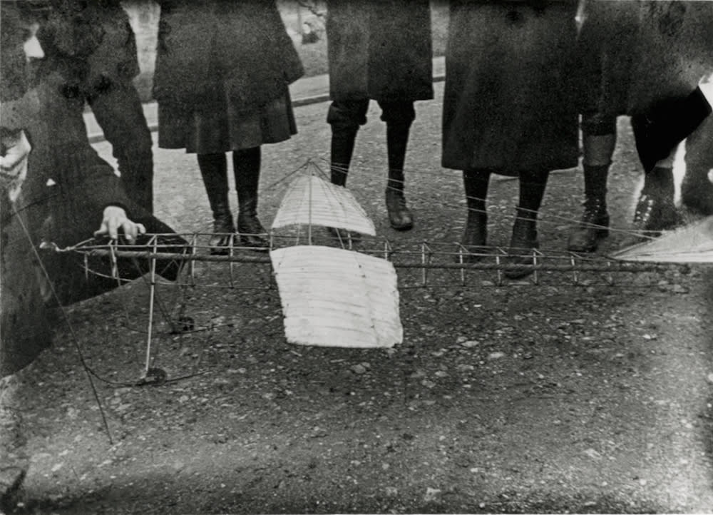 Jacques-Henri Lartigue, Essais de modele reduit au Trocadero Paris, 1908