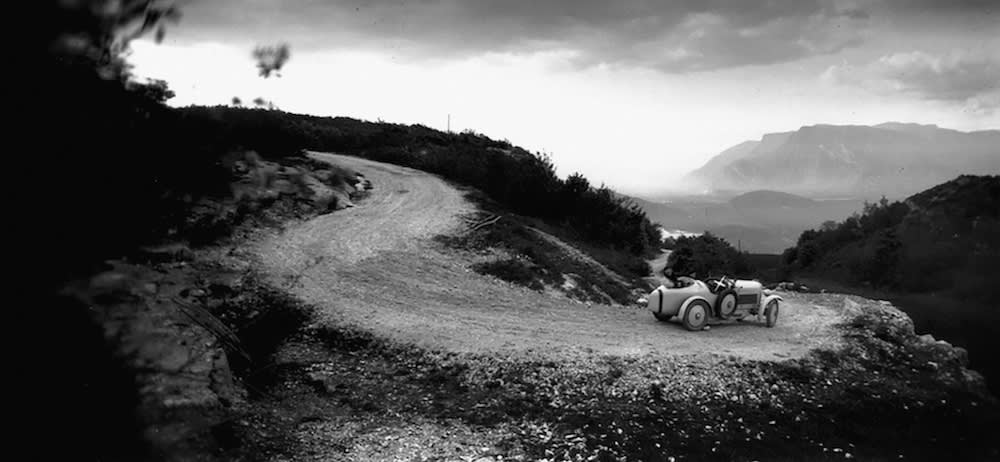 Jacques-Henri Lartigue, Bibi et Michele Verly dans on Amilcar Route du Revard, Mai, 1928