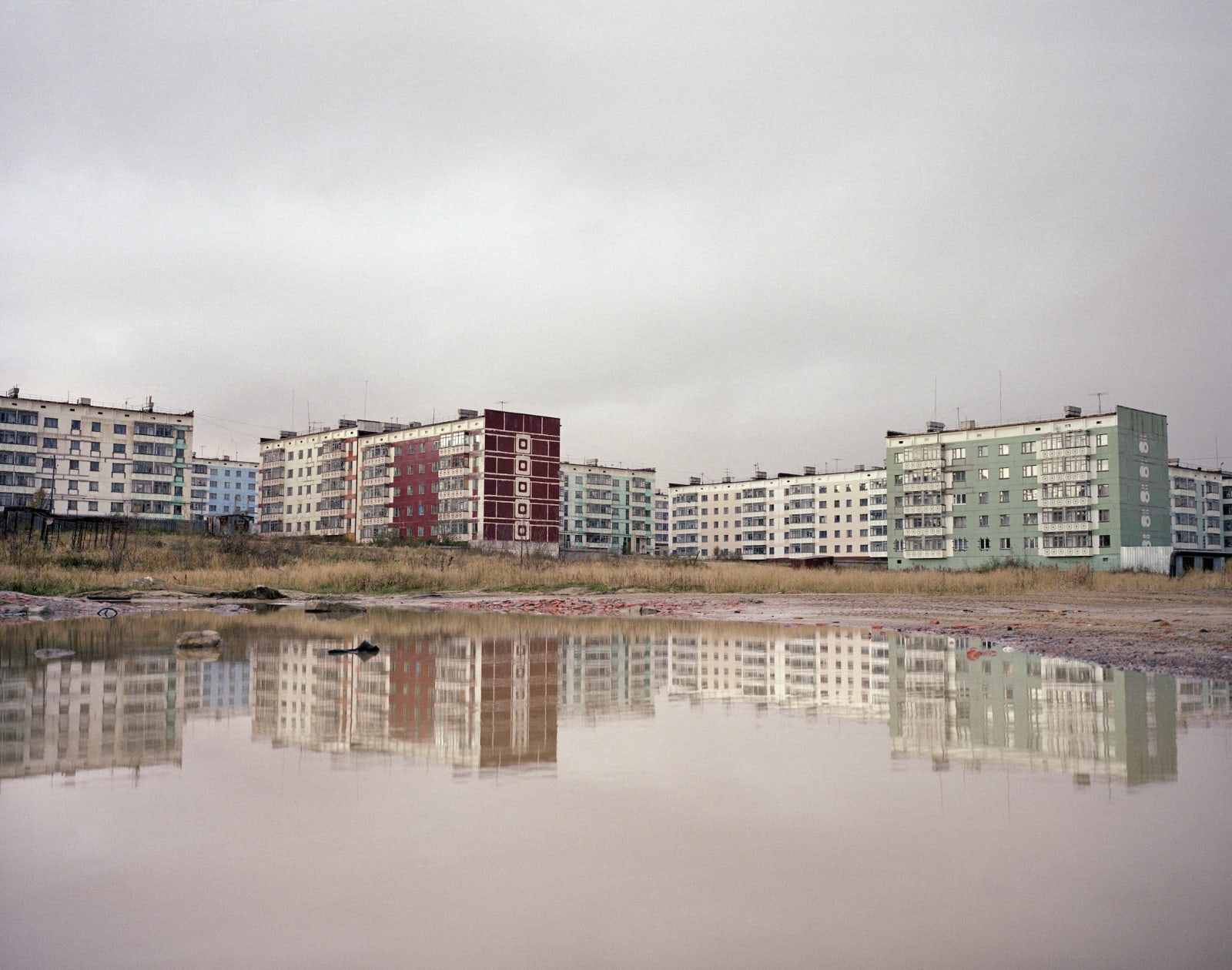 Simon Roberts, Apartment blocks reflected in water, 2004