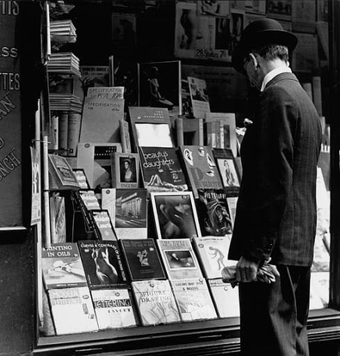 Wolfgang Suschitzky, Charing Cross Road (window display), c.1936