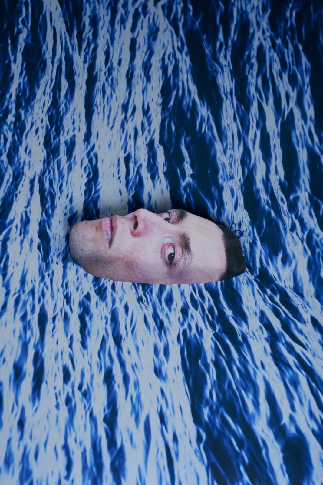 e, He who has water up to his neck, shouldn’t let his head drop (Wem das Wasser bis zum Halse steht, der sollte den Kopf nicht hängen lassen), 2024