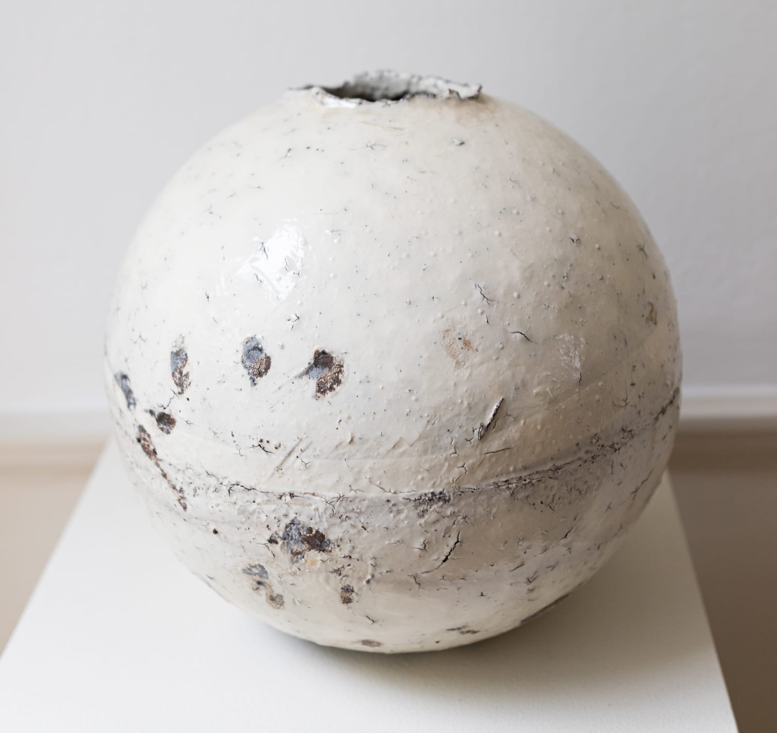 Shiro Tsujimura, Kohiki Round Jar, 2019
