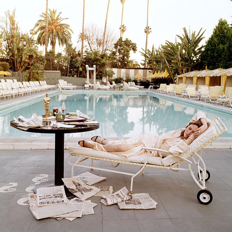 Terry O'Neill, Faye Dunaway Oscar Laying Outtake, 1977