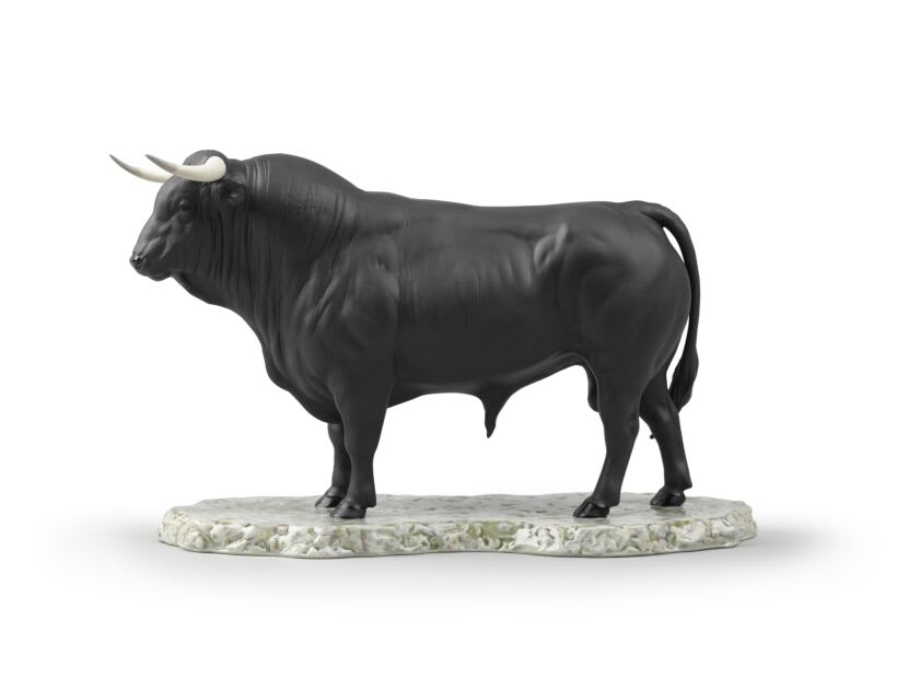 LLADRÓ, SPANISH BULL SCULPTURE