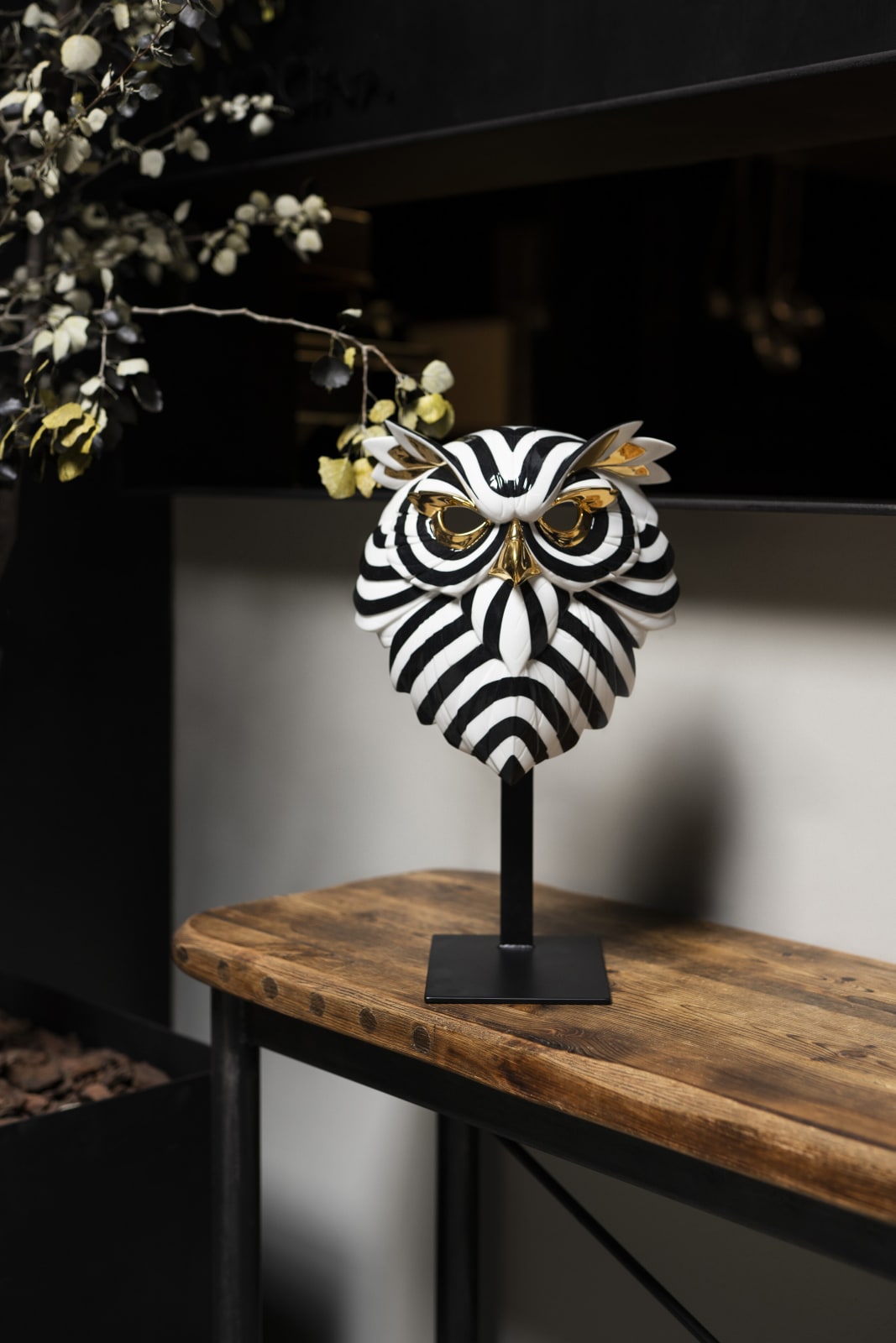 LLADRÓ, OWL MASK IN BLACK AND GOLD