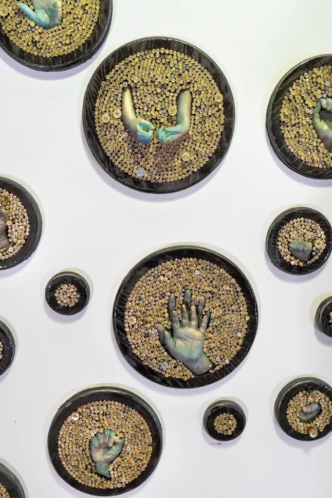 Stephen Hayes, Five Pounds Tondi Hand and Shells