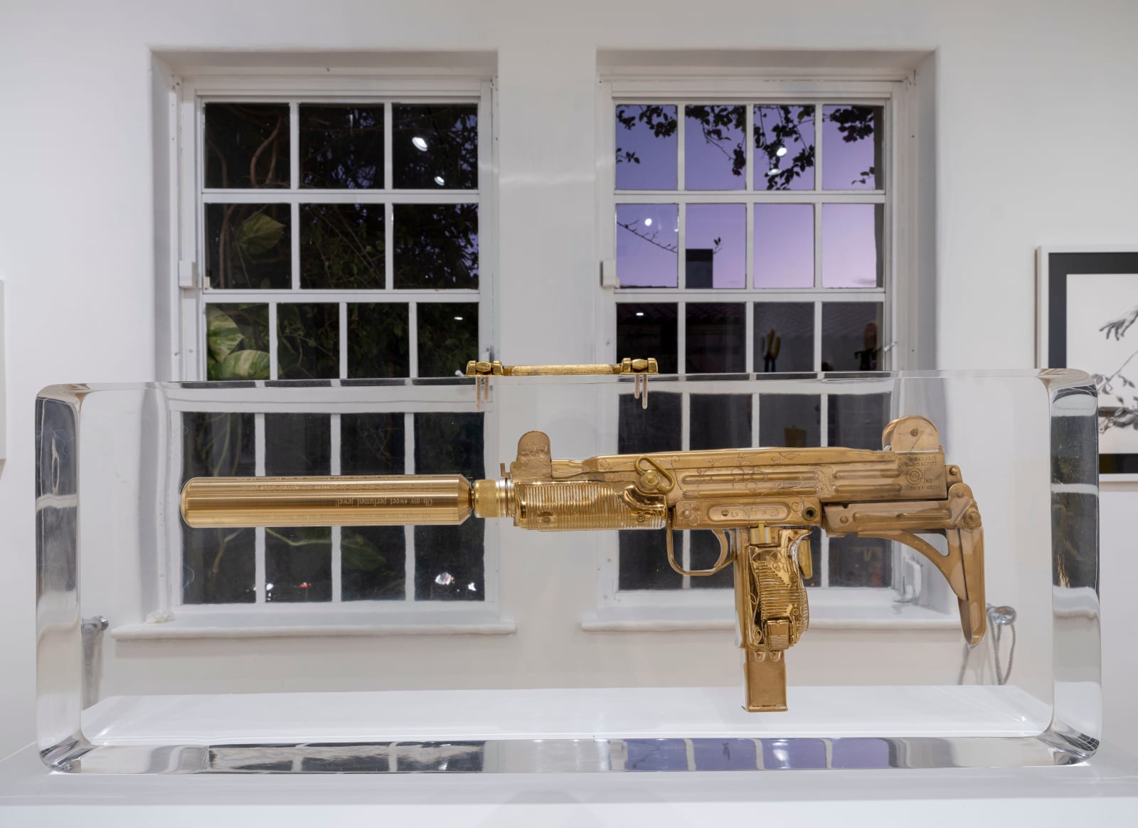 Ted Noten, Uzi Mon Amour, 2009