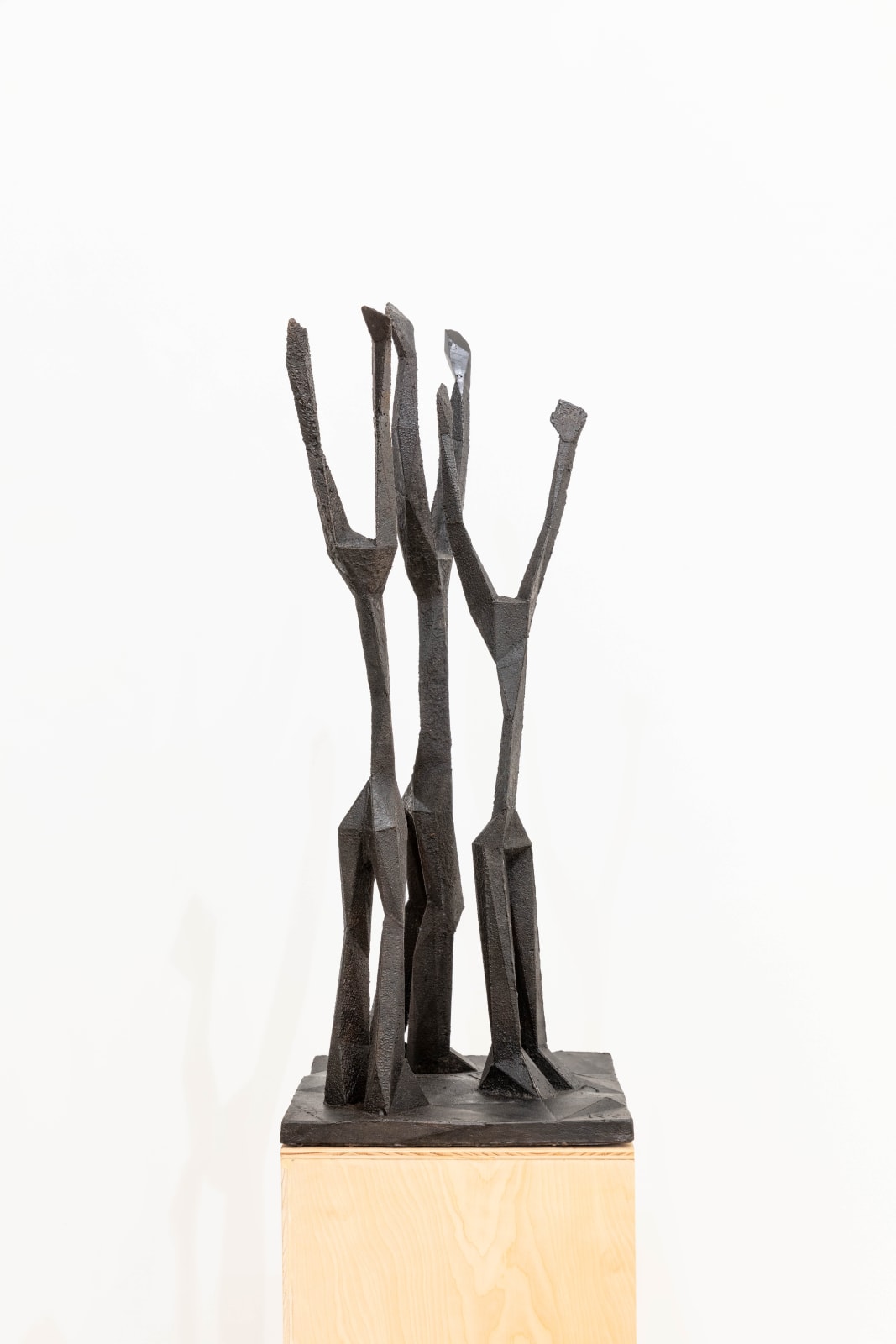 Roberto Visani, three standing verts (graces), 2023
