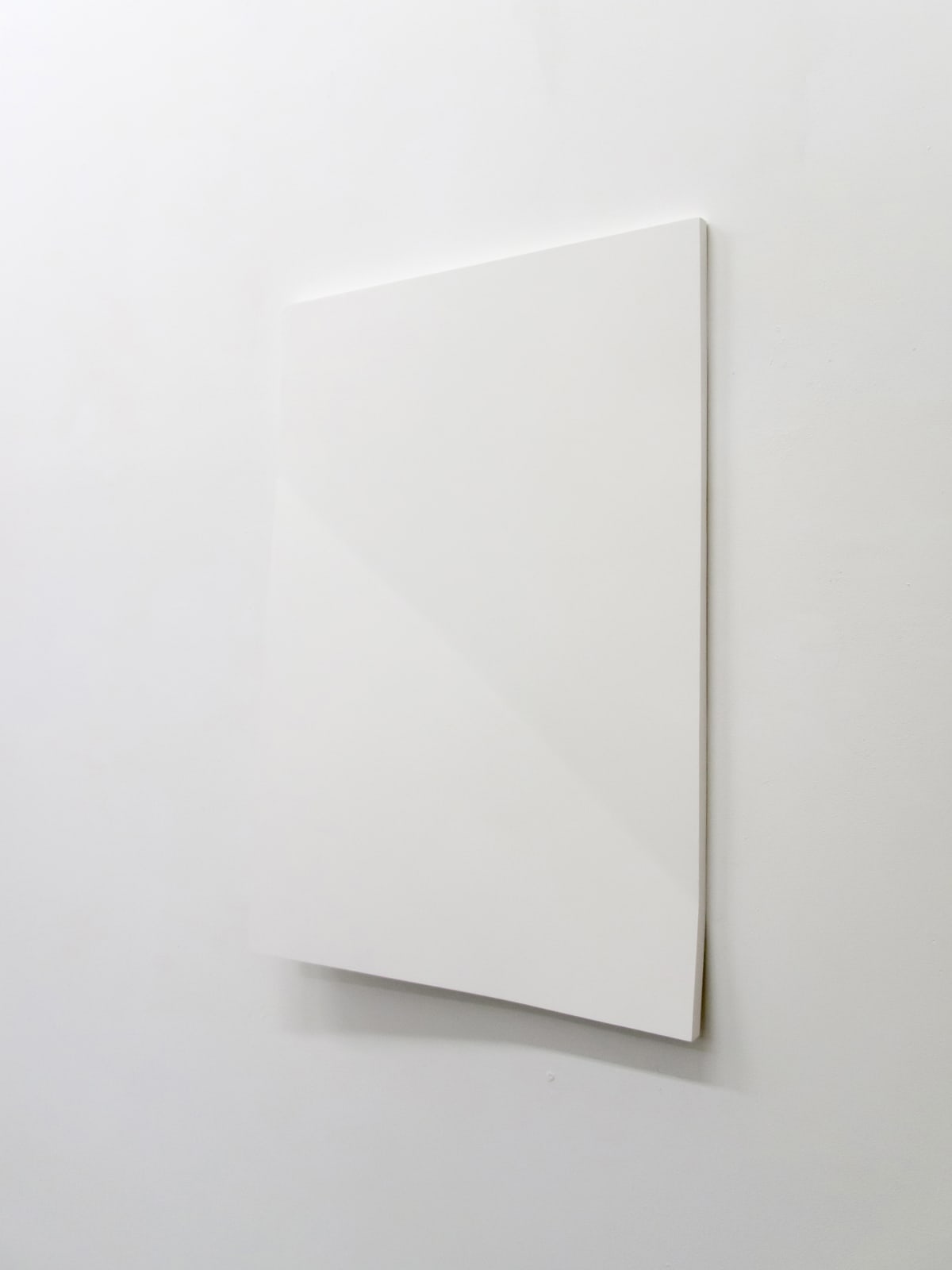Cécile Dupaquier, Tableau (weiß-weiß 86x60, 1Falte) N°2, 2017