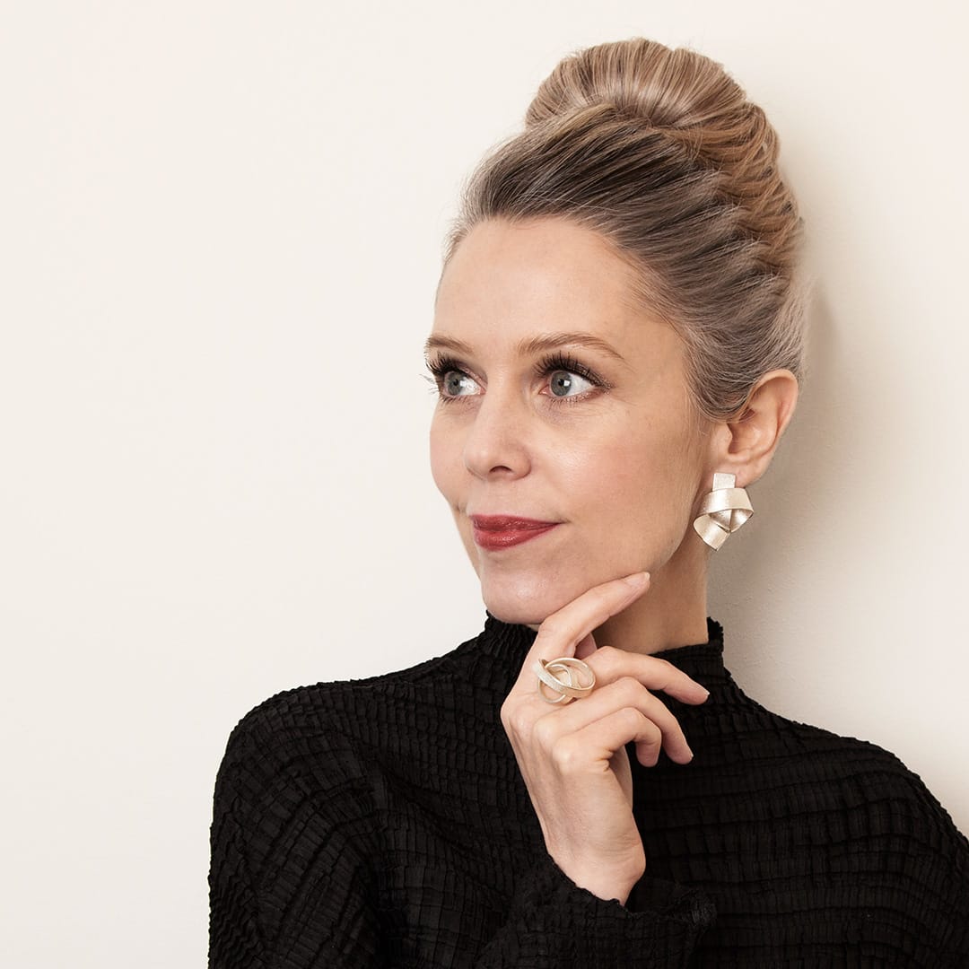 Sculptural earrings – may ray twist – 100% recycled silver by contemporary jewellery artist Ute Decker