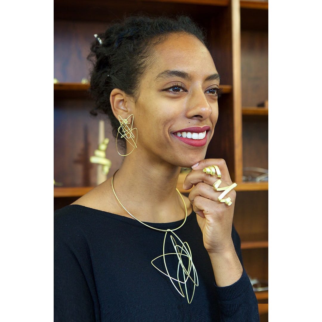 sculptural ring – calligraphy - in 18 kt Fairtrade Gold - sculptural jewelry by artist Ute Decker