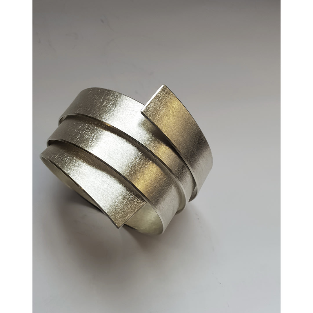 Sculptural bracelet – minimalist 3 revolutions - in 100% recycled silver – sculptural jewellery by artist Ute Decker