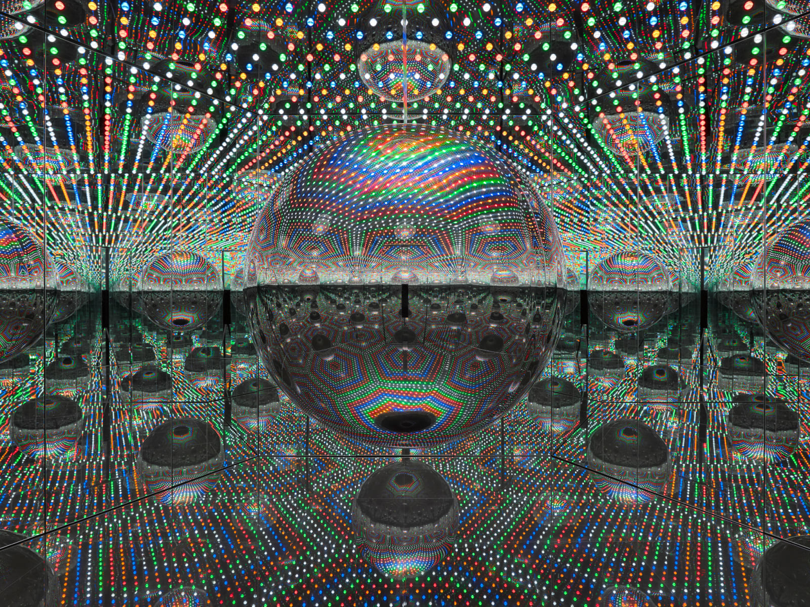 Yayoi Kusama, Infinity Mirrored Room - Beauty Described by a Spherical Heart, 2024