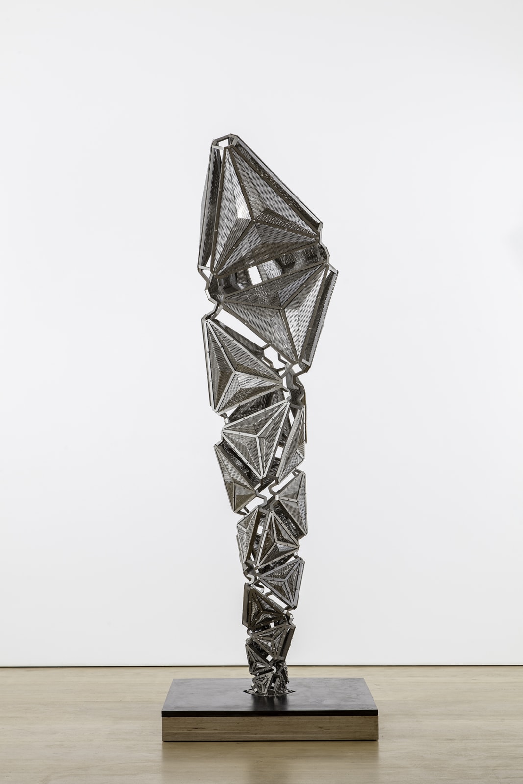 Conrad Shawcross, Paradigm Optic (Silver), 2018