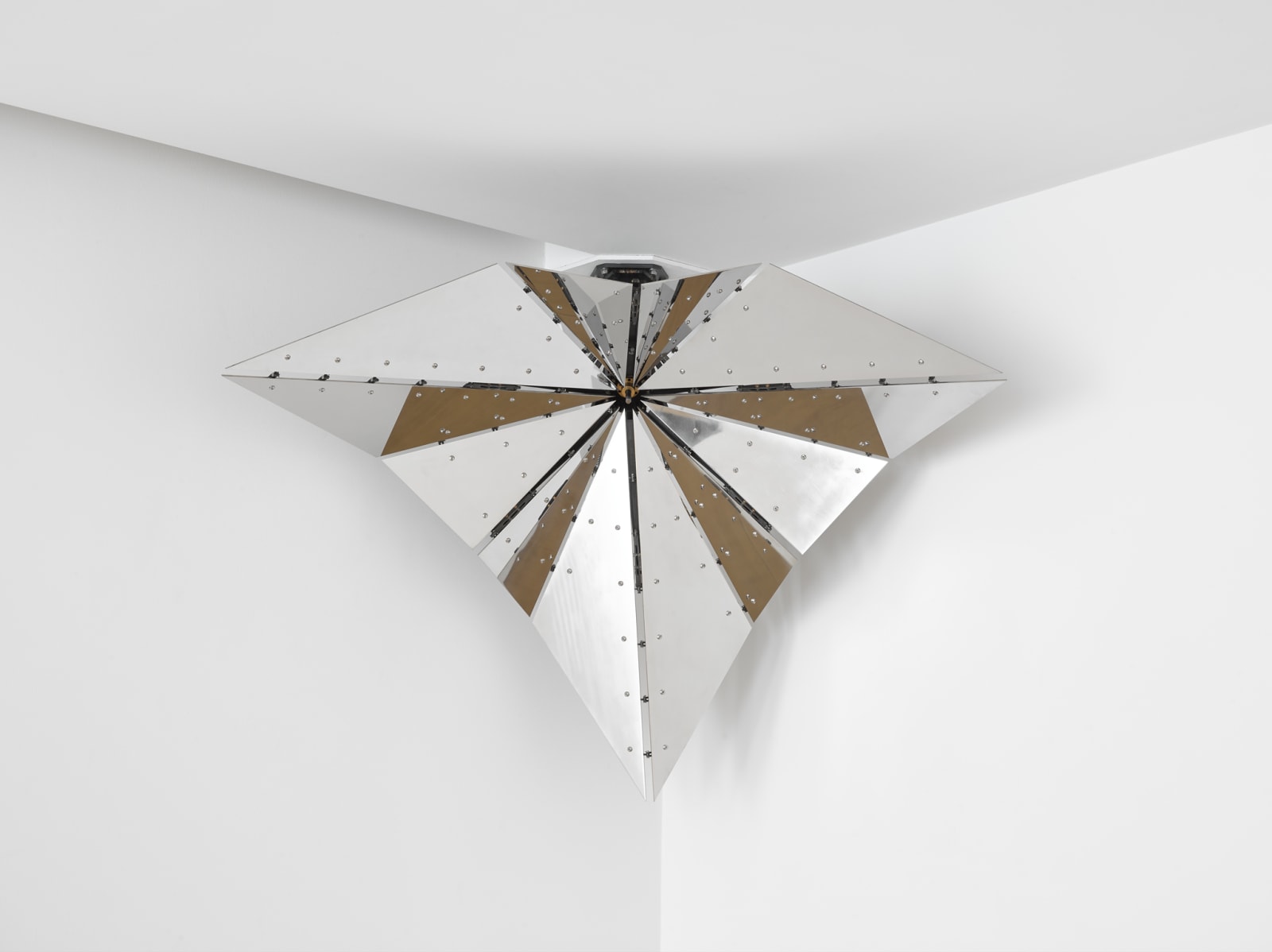 Conrad Shawcross, Slow Fold Inside a Corner, 2018