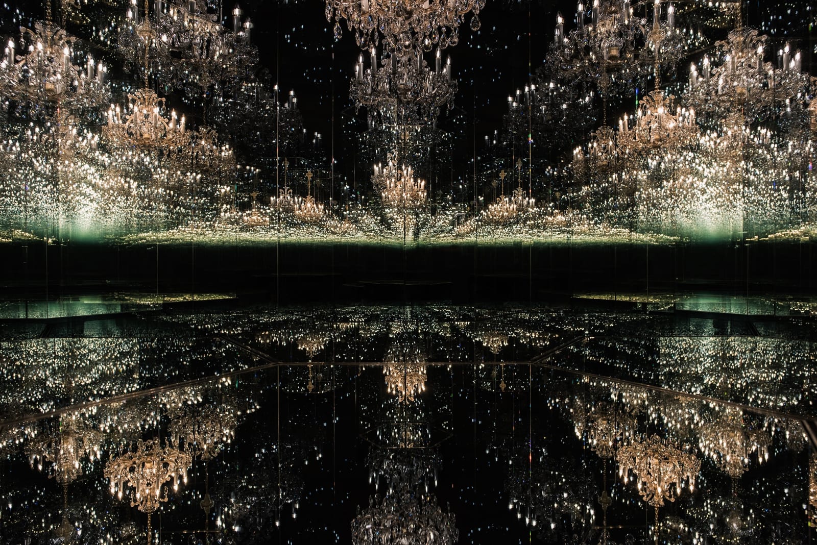 Yayoi Kusama, Chandelier of Grief, 2016