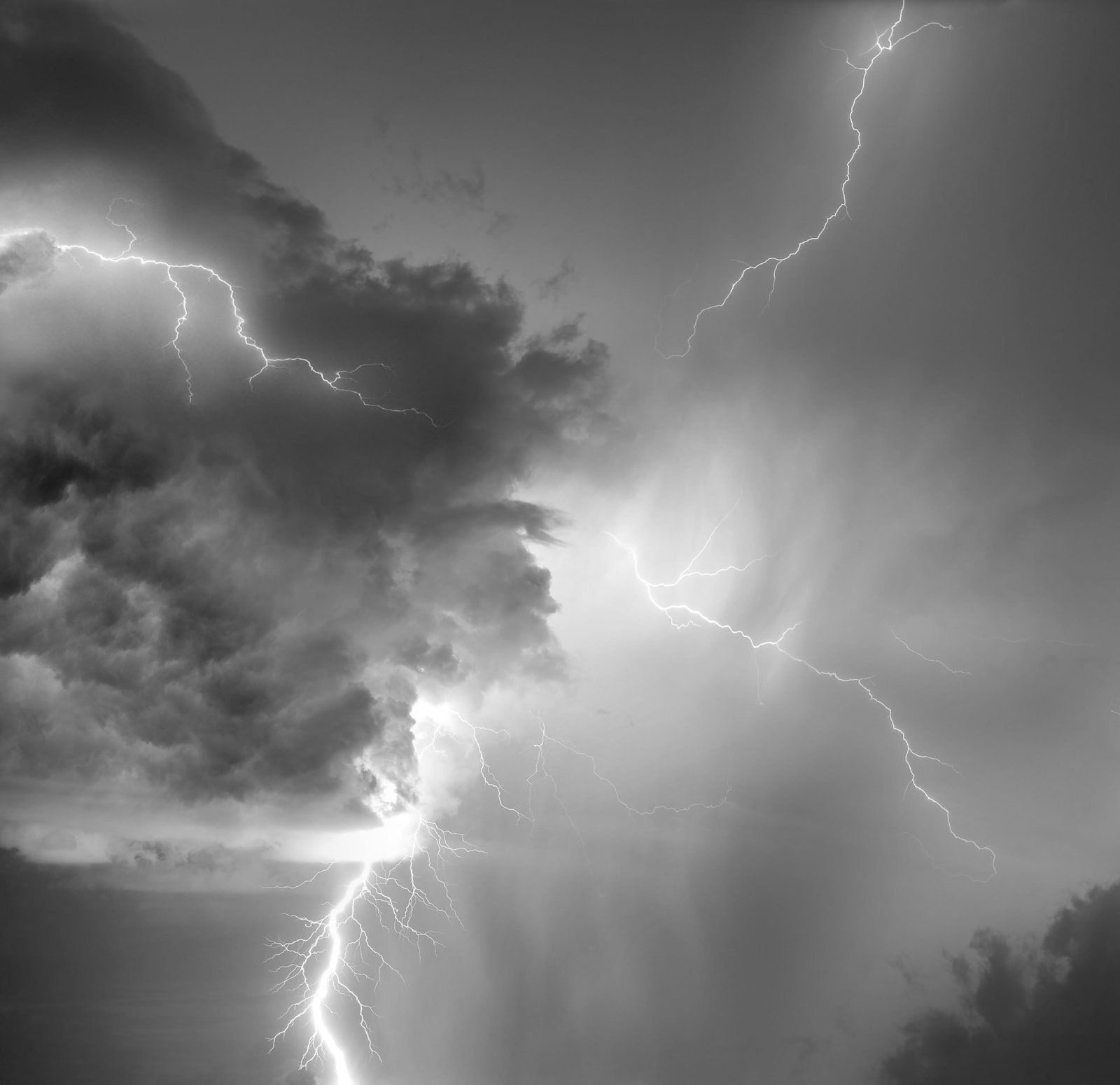 Jae Hoon Lee, Lightning – Cross, 2020