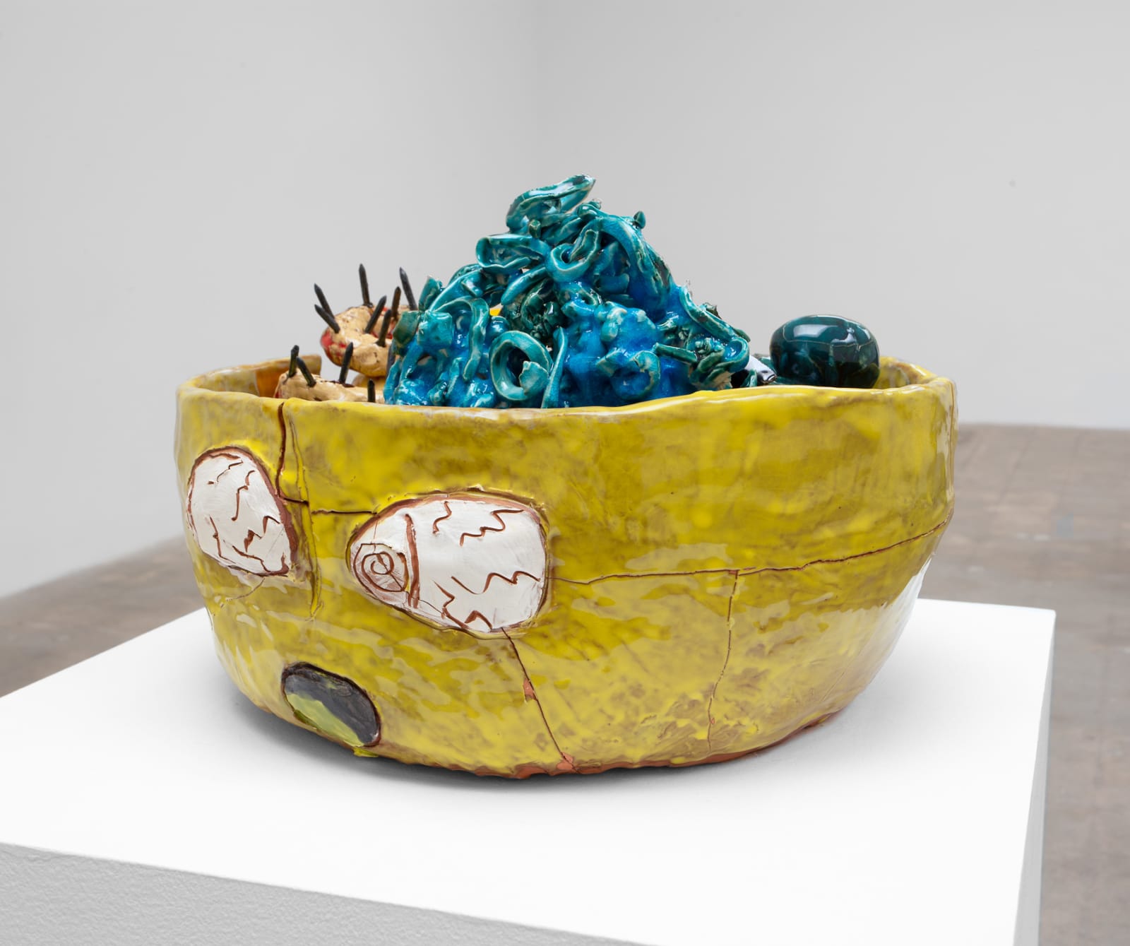 Amy Yao, Two eggs, the cracked one wins, 2021