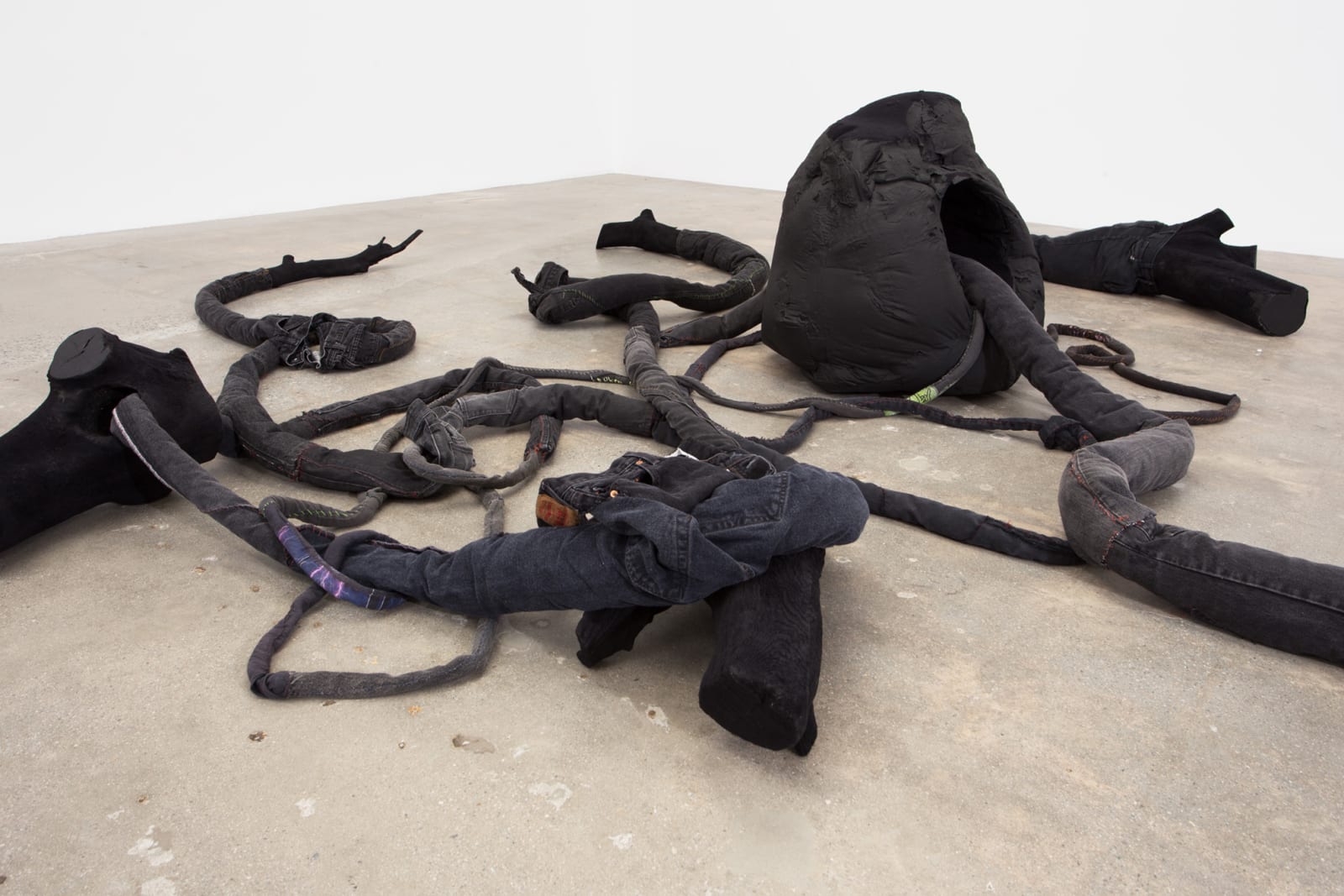 Anna Sew Hoy, Circuit, 2007
