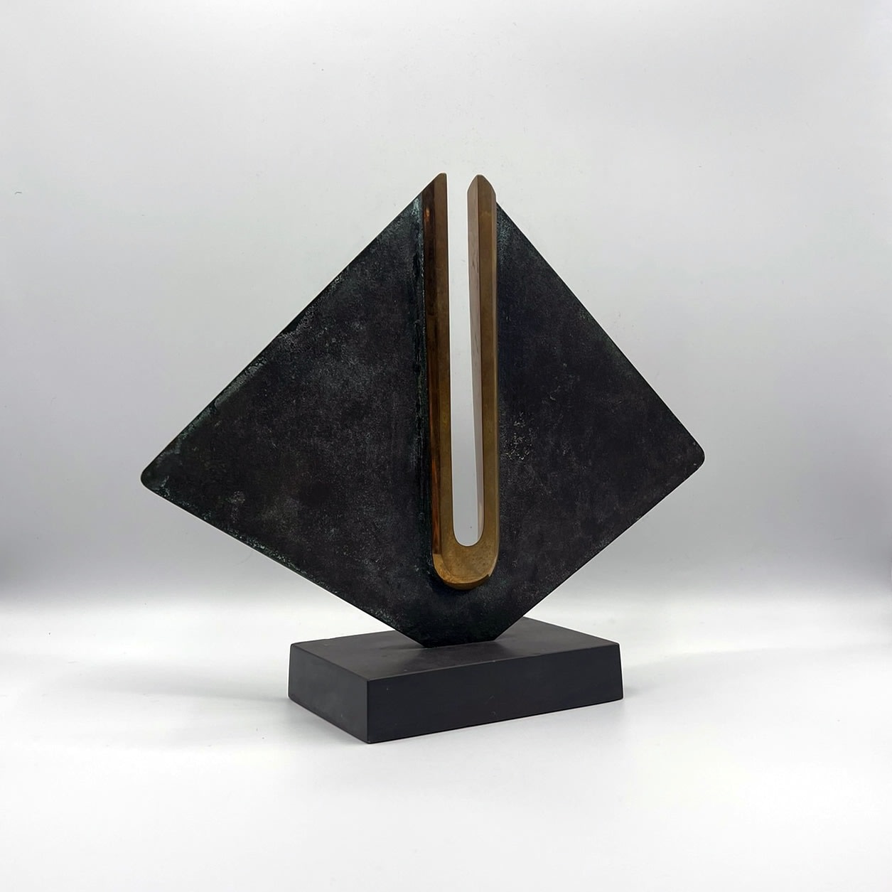 Denis Mitchell, PELYN, 1983