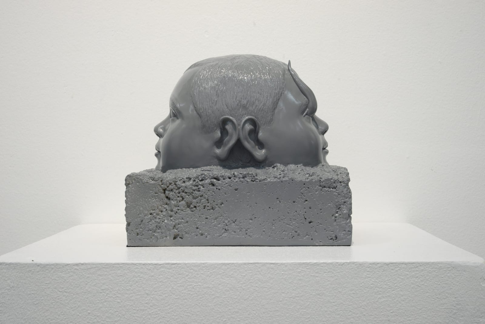 Lynyrd Paras, NAKADILAT SA DILIM (Grey), 2025