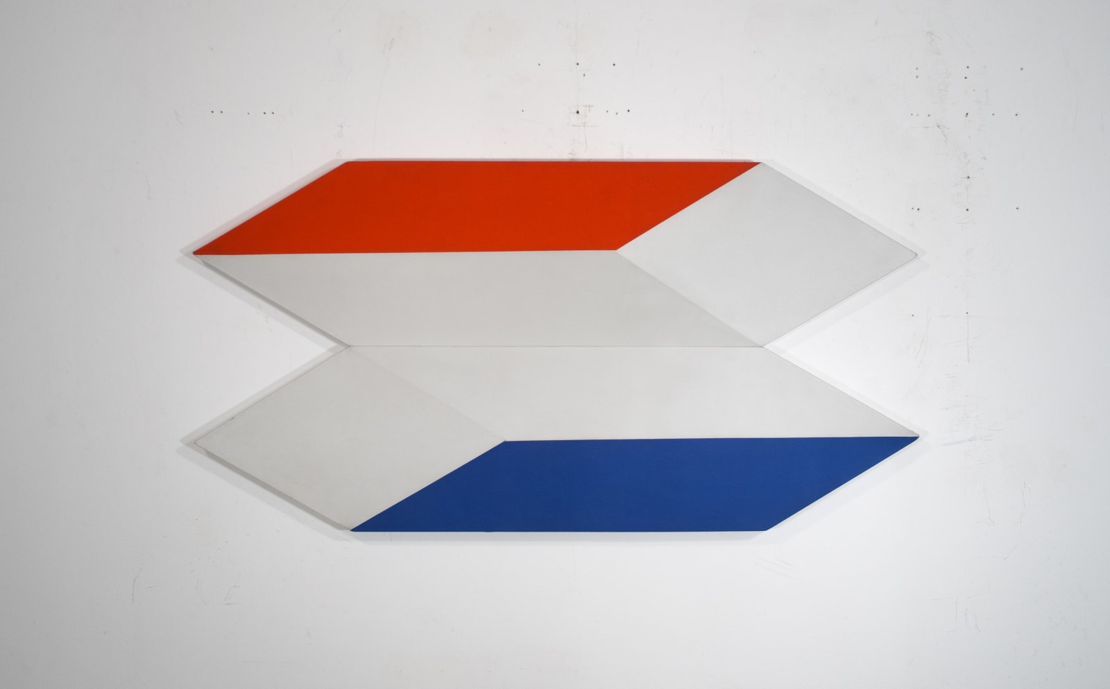 Tridimensional painting of two flattened parallelepipeds with a red side and a blue side