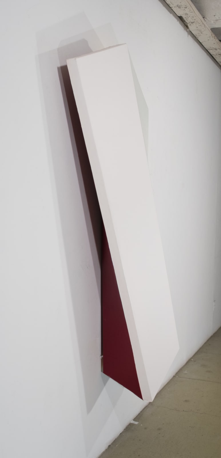 Detail of Tridimensional painting of a white rhomboid prism with a triangular side
