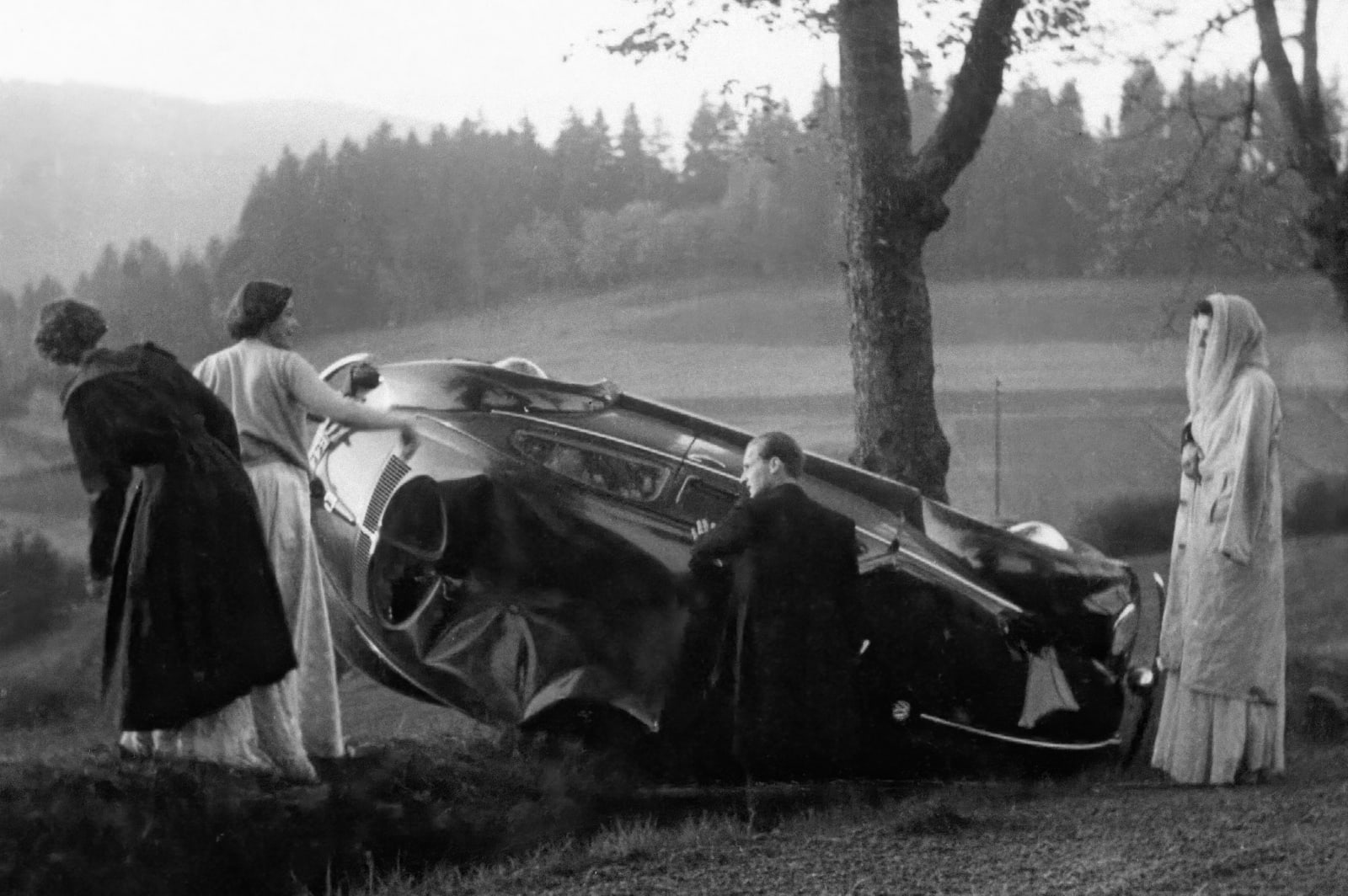 Marianne Sayn-Wittgenstein-Sayn, Car accident after the baptism of Albrecht Sayn-Wittgenstein. Ludwig Sayn-Wittgenstein with Beatrix Sayn-Wittgenstein. Hella of Bavaria and Klementine Croÿ. Near Laasphe, Germany, May 14th, 1950