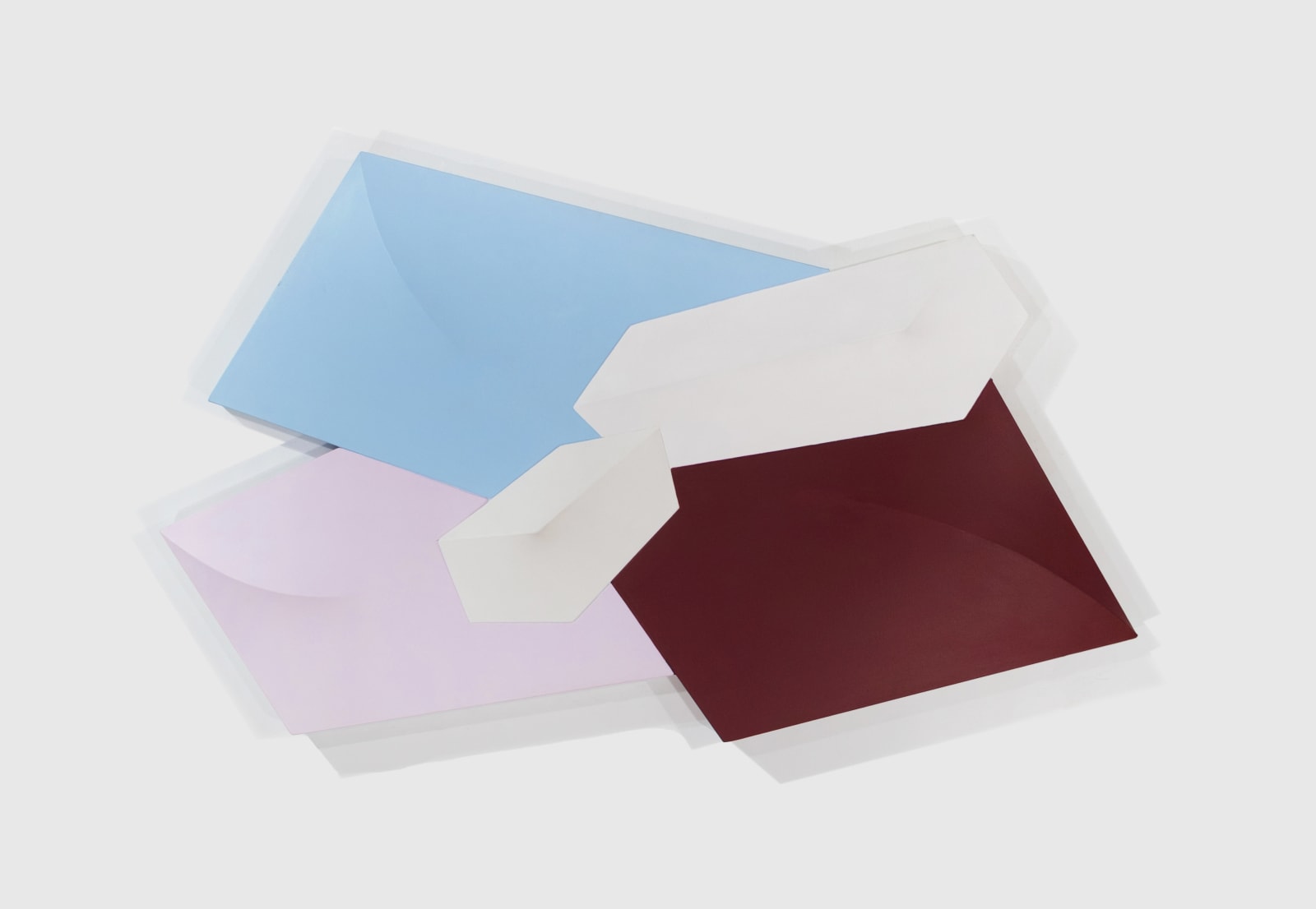 Tridimensional painting of interconnected parallelepipeds, (white, light blue, violet)