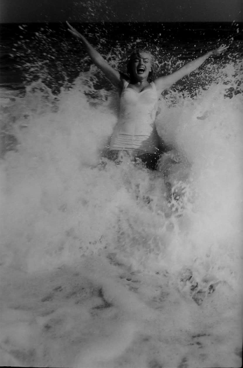 Marilyn Monroe enjoying the beach in Easthampton, 1957