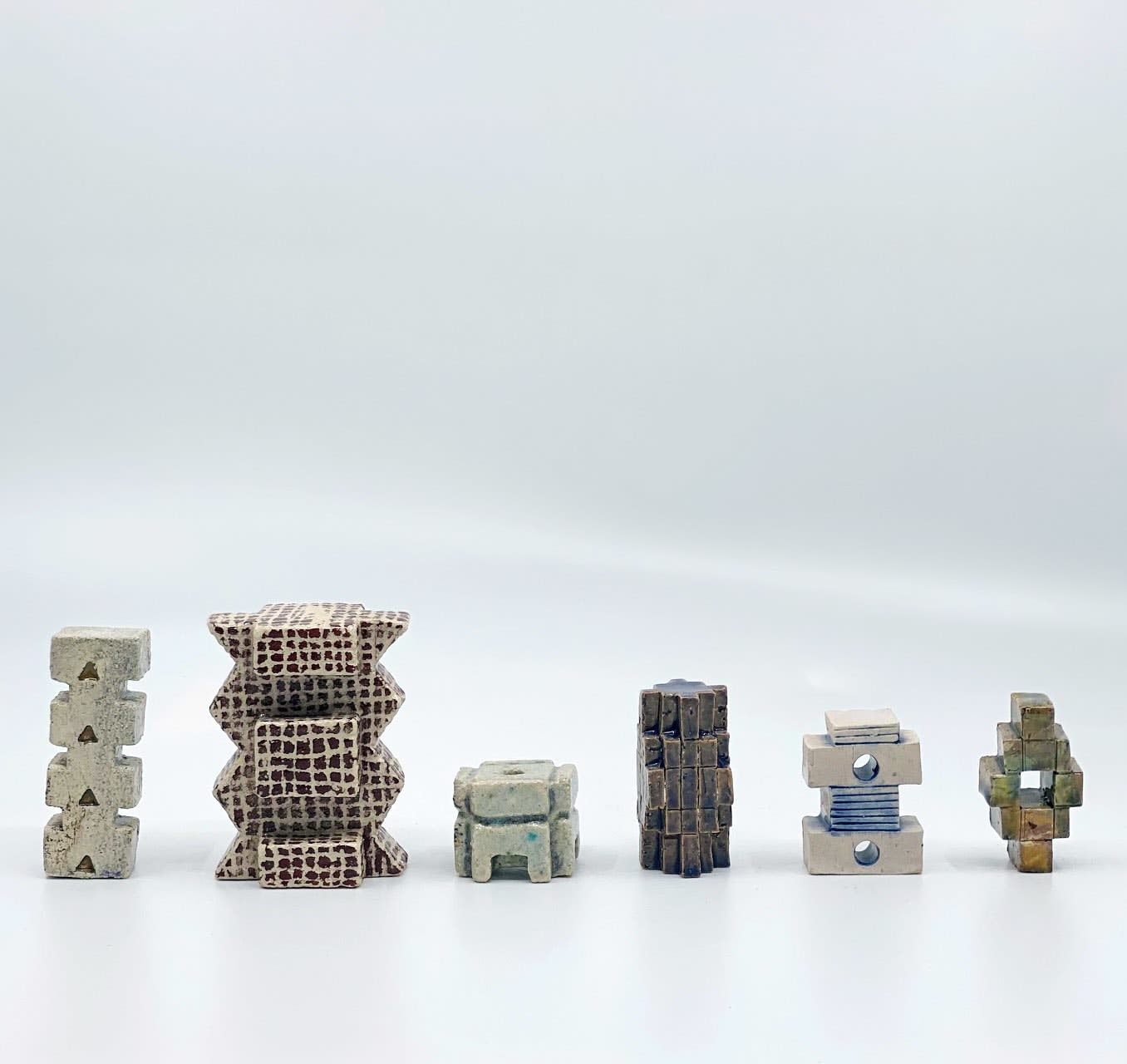 Victor Marque´, Amulets Polychromes II, 2021