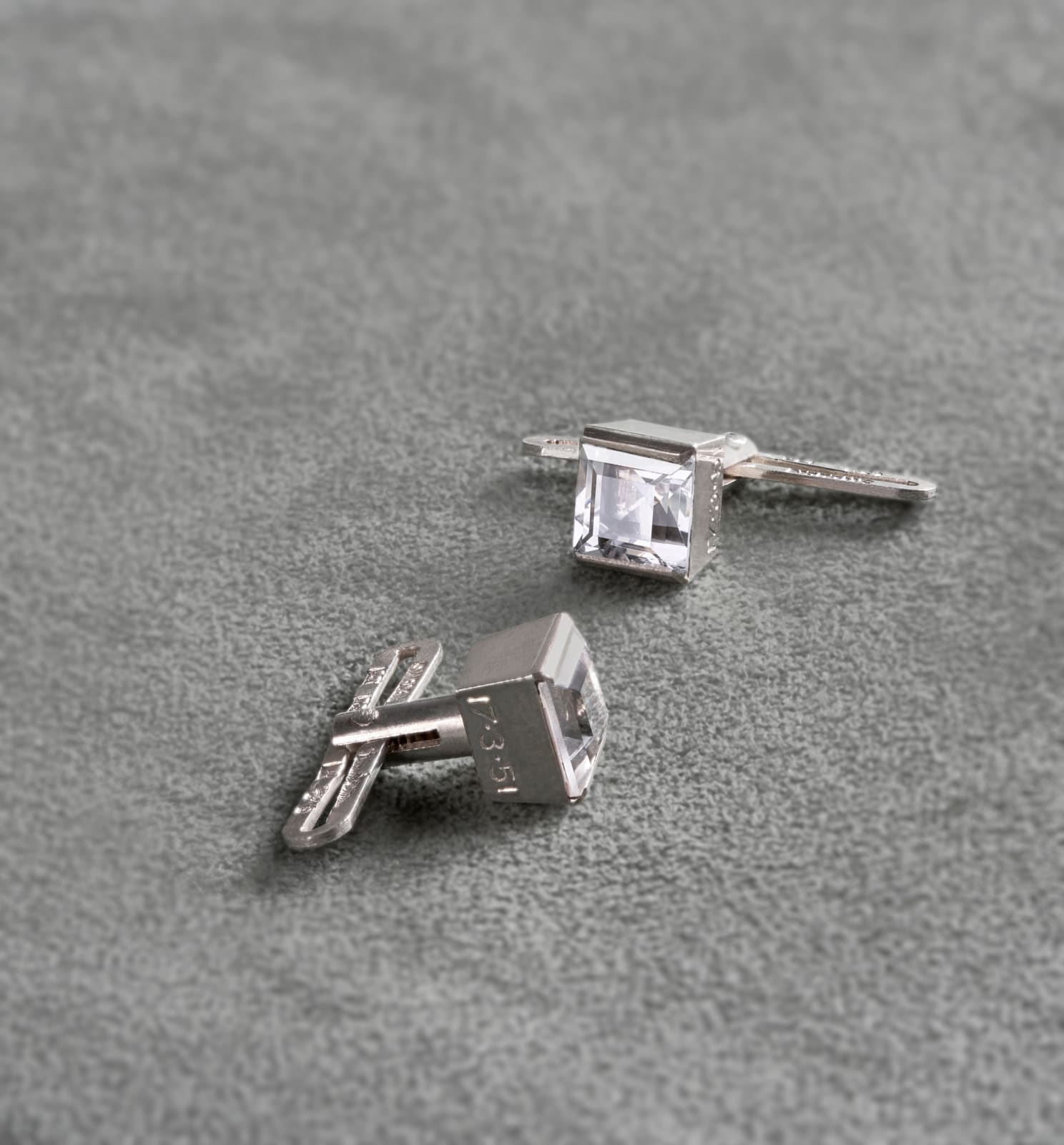 Wiwen Nilsson, Shirt buttons