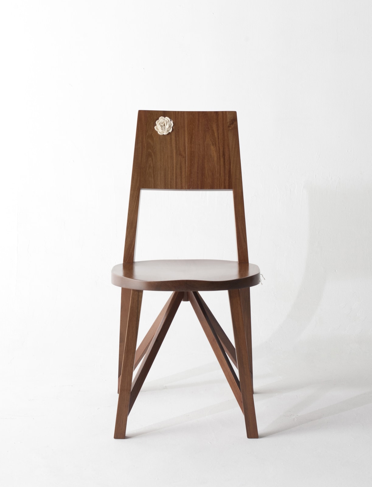 Maria Fernanda Paes de Barros, Rosa chair, 2016
