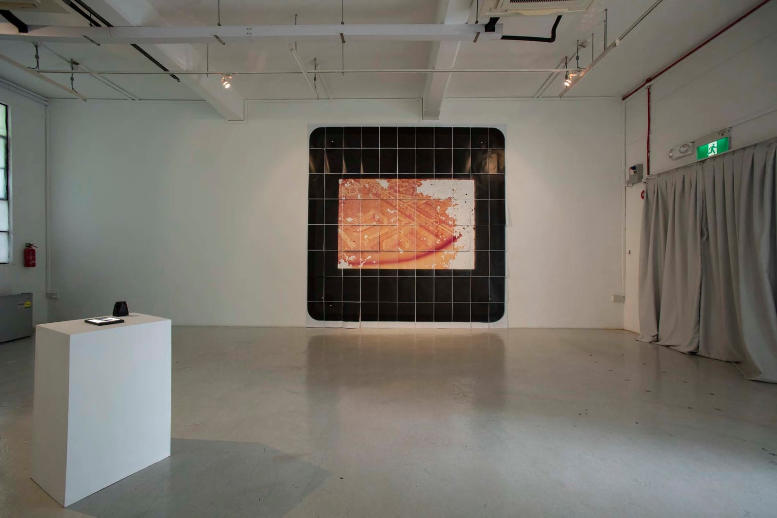 Wei Leng Tay, between leaving and arriving, 2019