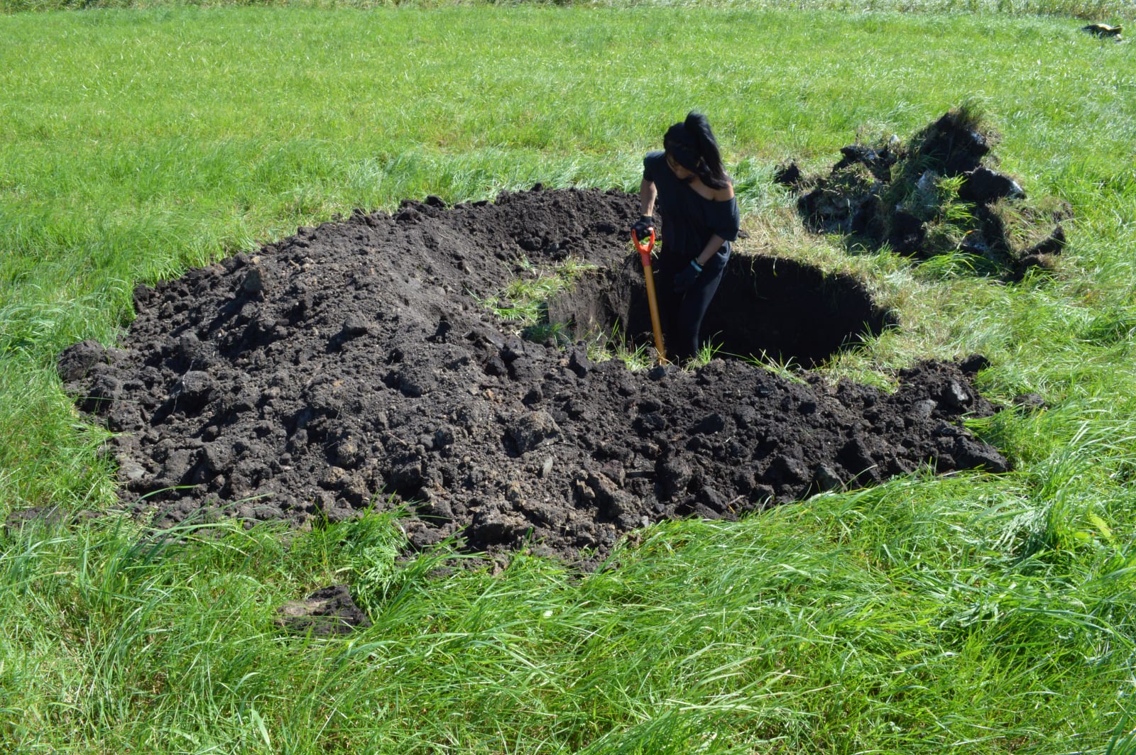 Moi Tran, Everyday Work Series - Hole Dig No. 1, 2017