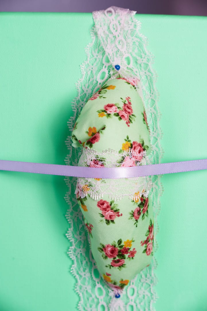 Stephanie Jane Burt, What is the current that presents a behaved waist, 2020