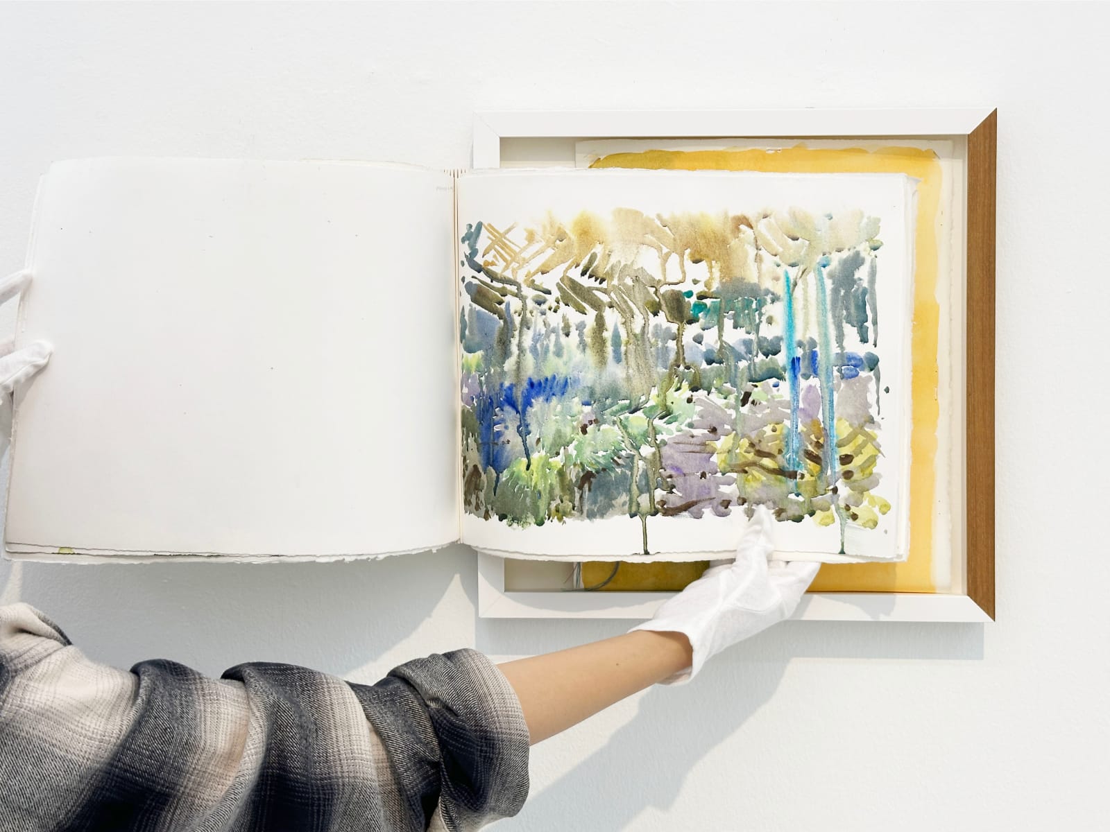 Ng Joon Kiat, Painting techniques on the go: observations from internet sites and physical sites. Screw those stupid white frames along the way. Hotel space as a national location of the internet country. Series 4, 2022