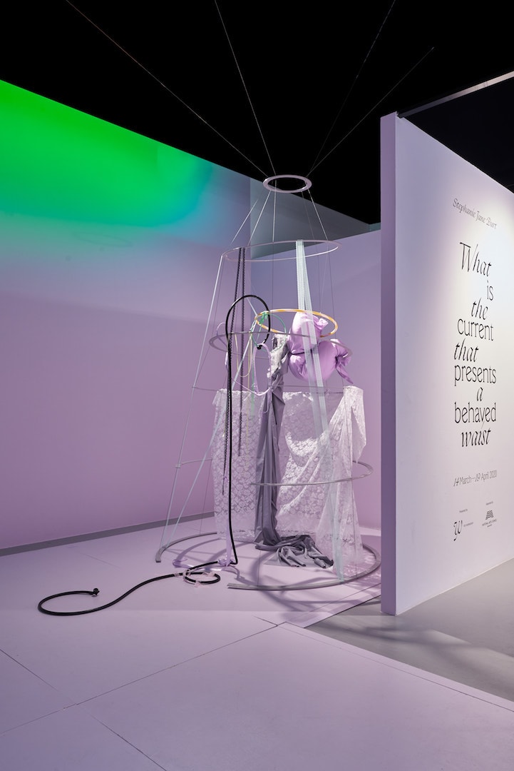 Stephanie Jane Burt, What is the current that presents a behaved waist, 2020