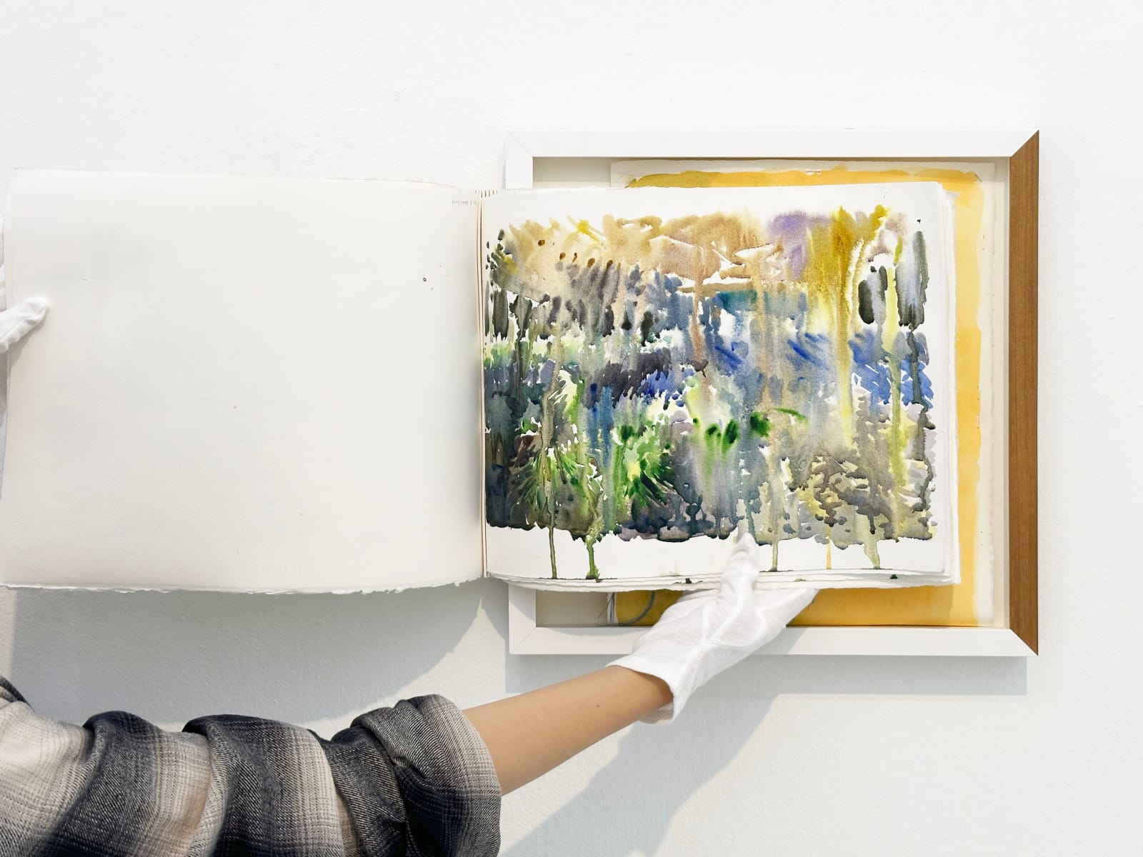 Ng Joon Kiat, Painting techniques on the go: observations from internet sites and physical sites. Screw those stupid white frames along the way. Hotel space as a national location of the internet country. Series 4, 2022