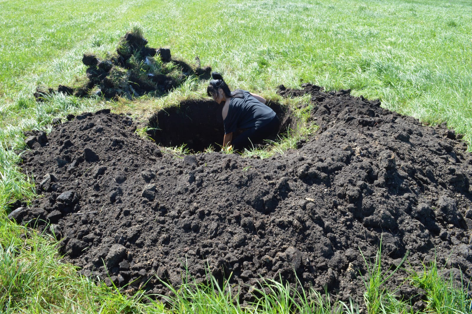 Moi Tran, Everyday Work Series - Hole Dig No. 1, 2017