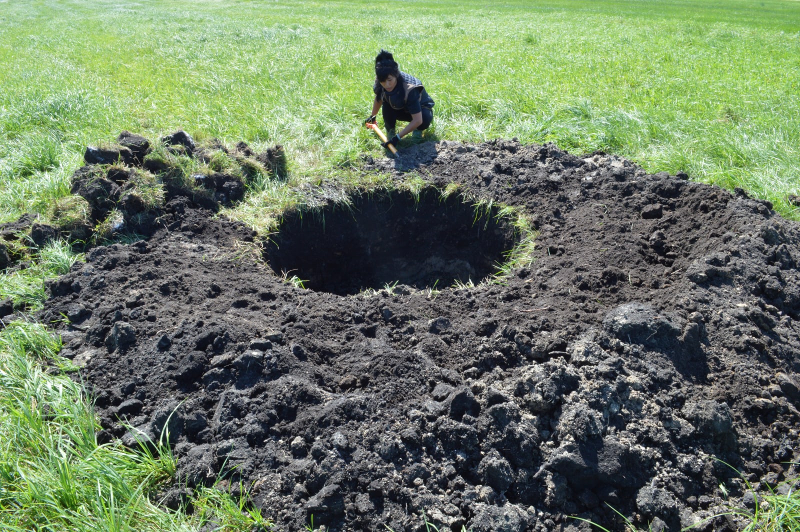 Moi Tran, Everyday Work Series - Hole Dig No. 1, 2017