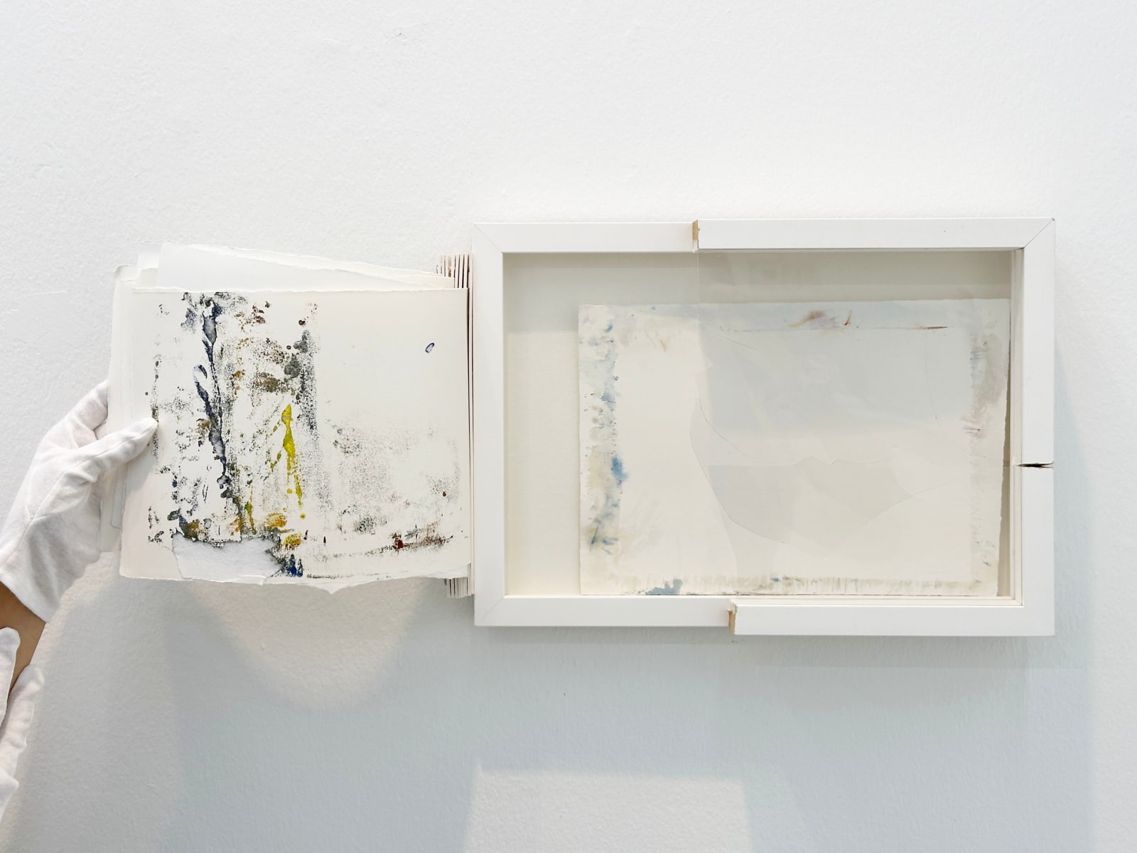 Ng Joon Kiat, Painting techniques on the go: observations from internet sites and physical sites. Screw those stupid white frames along the way. Ghost figure. Series 1, 2021