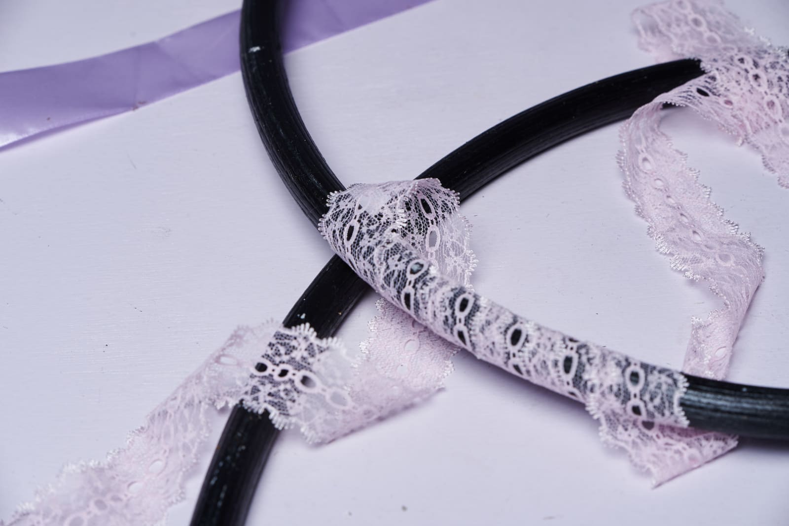 Stephanie Jane Burt, What is the current that presents a behaved waist, 2020