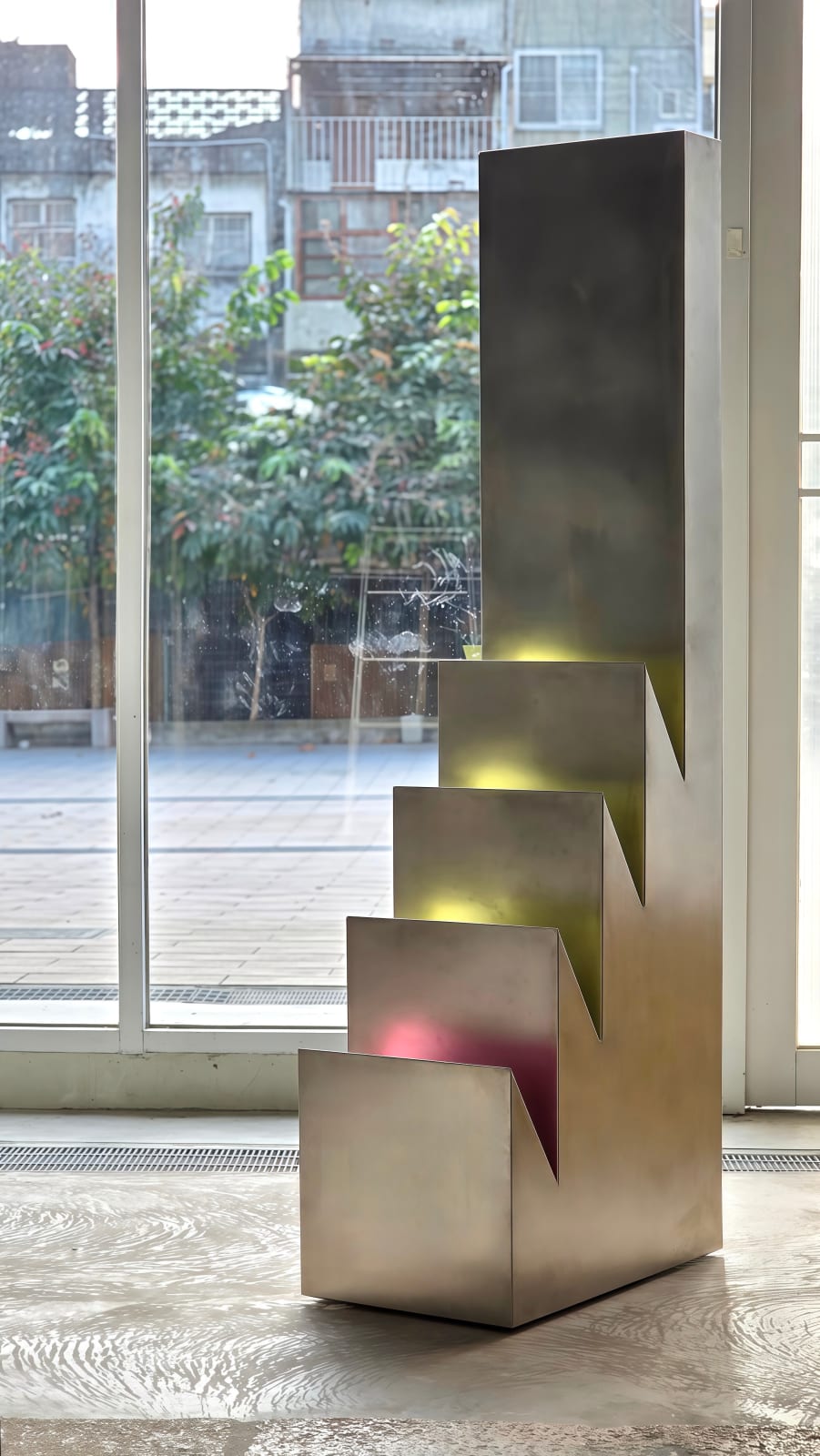 謝榕蔚 Hsieh Jung-Wei, 光梯 Light staircase 01, 2025